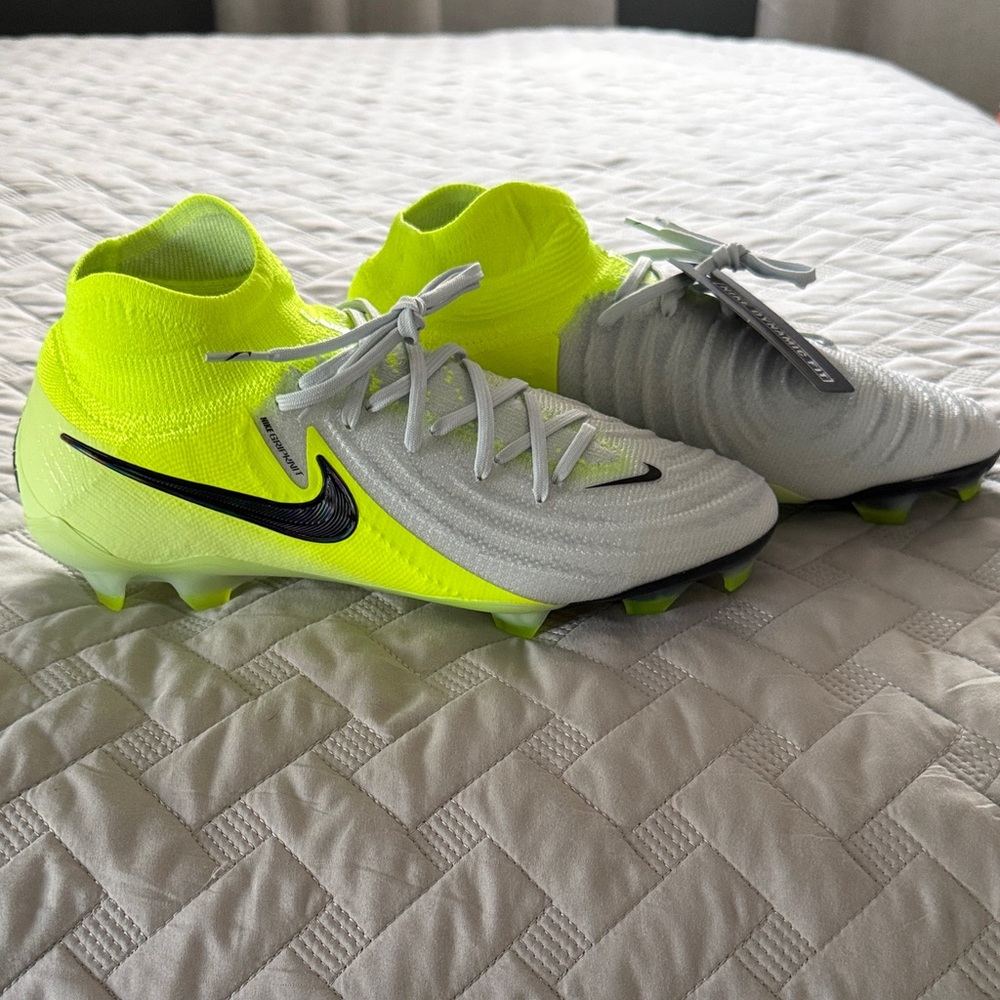 Men’s Nike Phantom Luna elite FG